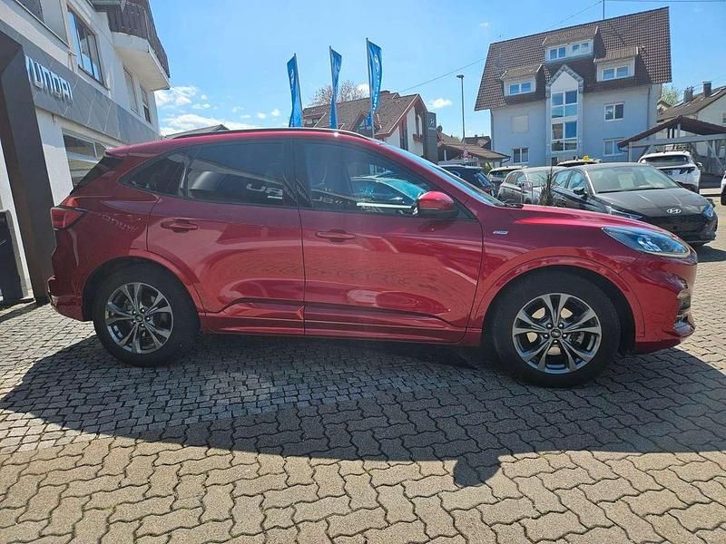 Gebraucht Ford Kuga ST-Line 120 PS (88 kW) 2021 Rot SUV