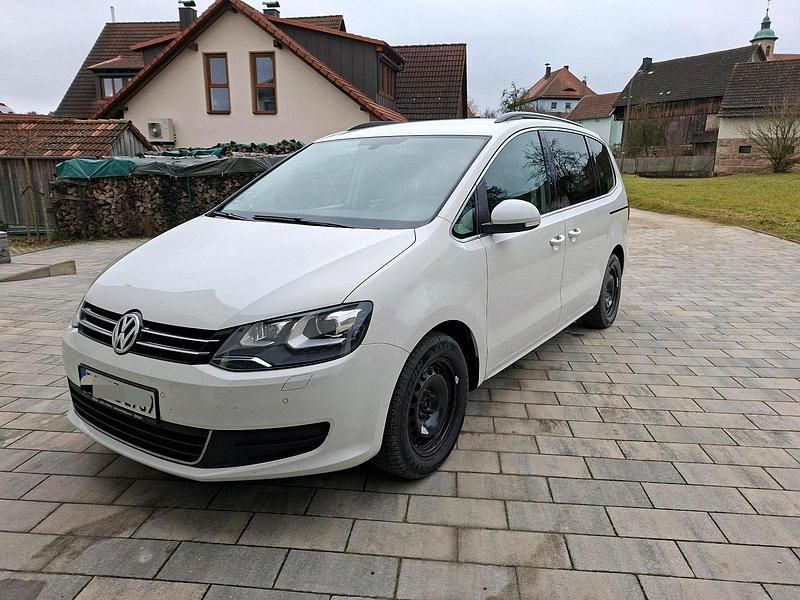 Weiß Gebraucht 2011 VW Sharan Van / Kleinbus | 10.499 € (Etwas zu teuer) - Bild 1/4