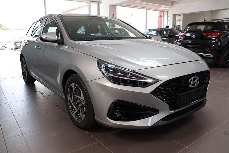 Neu Hyundai i30 101 PS (74 kW) 2025 Silber Kombi