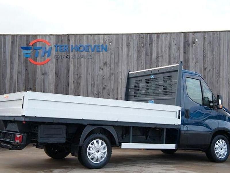 Gebraucht Iveco Daily 126 PS (92 kW) 2016 Blau Van