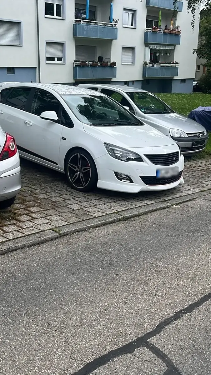 Gebraucht Opel Astra GTC 179 PS (131 kW) 2012 Weiß Limousine
