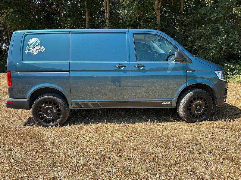 Gebraucht VW Transporter 150 PS (110 kW) 2019 Grün Van