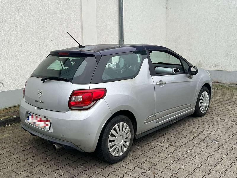 Gebraucht Citroën DS3 Chic 82 PS (60 kW) 2015 Lackierung grau zweifarbig Kleinwagen