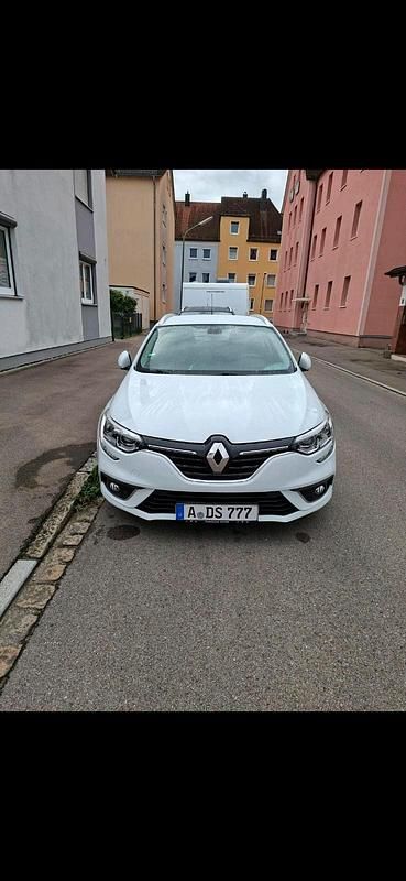 Weiß Gebraucht 2017 Renault Mégane GrandTour Kombi | 8.500 € (Fairer Preis) - Bild 1/4