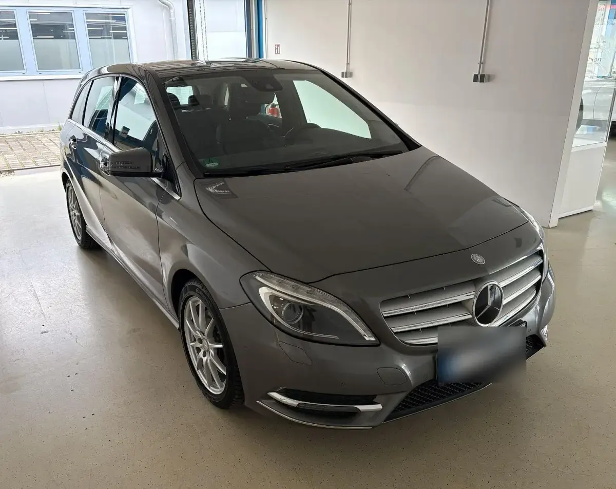 Gebraucht Mercedes B250 211 PS (155 kW) 2013 Grau Kleinwagen