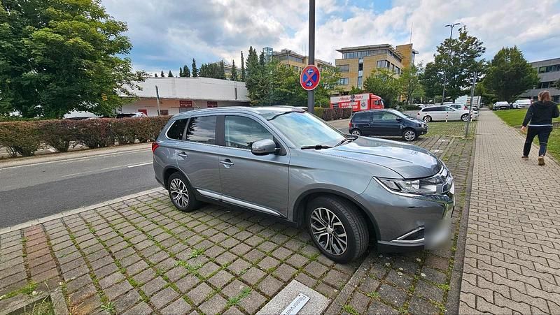 Gebraucht Mitsubishi Outlander 200 PS (147 kW) 2016 Grau SUV