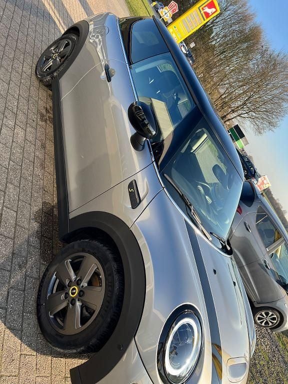 Gebraucht Mini Cooper SE 135 kW (184 PS) 2023 Silber Kleinwagen