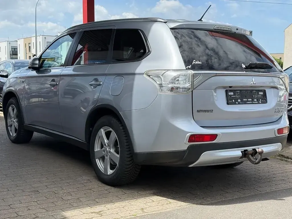 Gebraucht Mitsubishi Outlander P-HEV Intense 121 PS (88 kW) 2015 Grau SUV