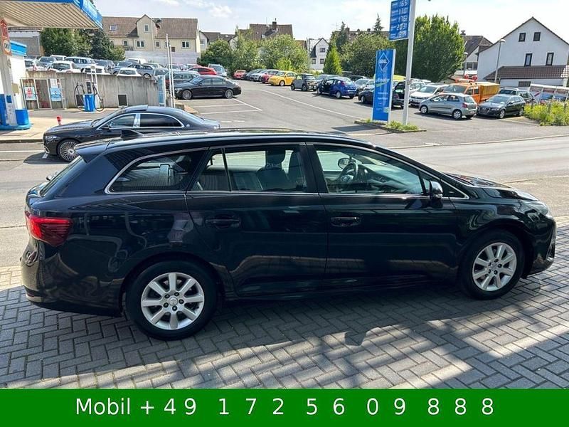 Gebraucht Toyota Avensis Comfort 111 PS (81 kW) 2015 Black mica / ink (metallic) Kombi
