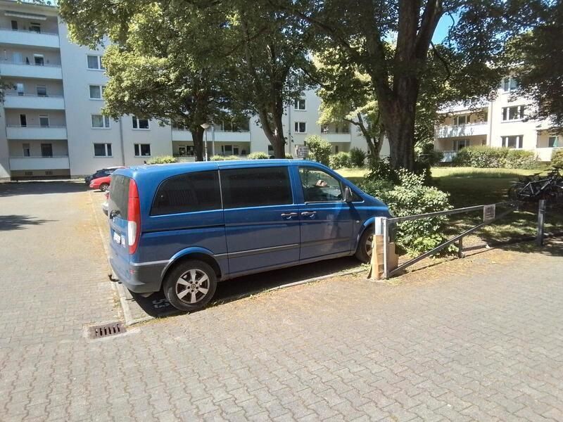 Blau Gebraucht 2009 Mercedes Vito Van / Kleinbus | 7.400 € - Bild 1/4