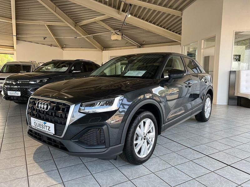 Grau Gebraucht 2022 Audi Q2 Basis SUV | 26.980 € (Etwas zu teuer) - Bild 1/4