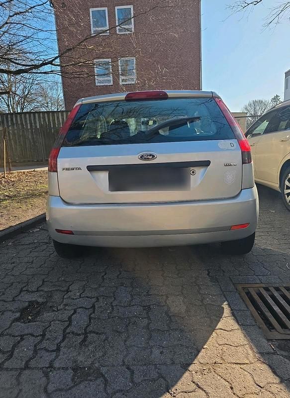 Gebraucht Ford Fiesta 69 PS (50 kW) 2003 Silber Kleinwagen
