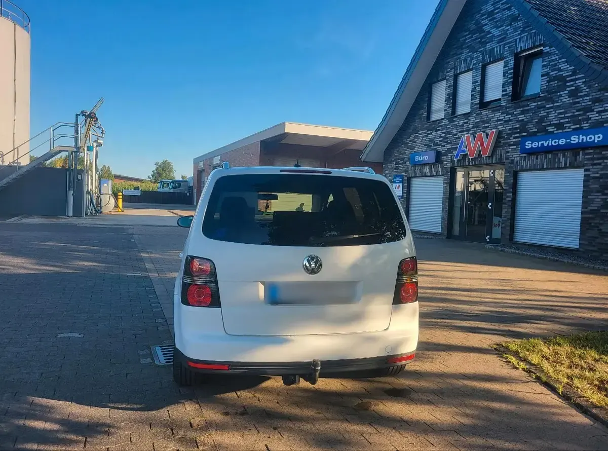 Gebraucht VW Touran 105 PS (77 kW) 2009 Weiß Van / Kleinbus
