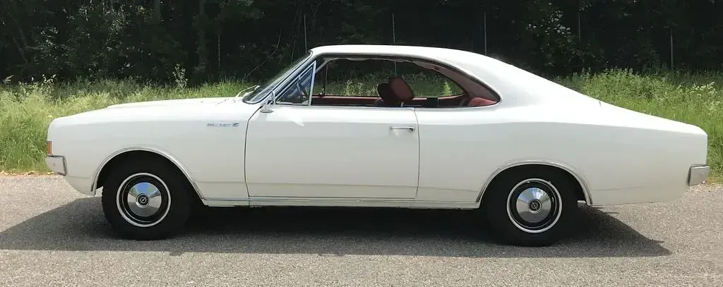 Używany Opel Rekord 90 KM (66 kW) 1968 Biały Sedan/Limuzyna