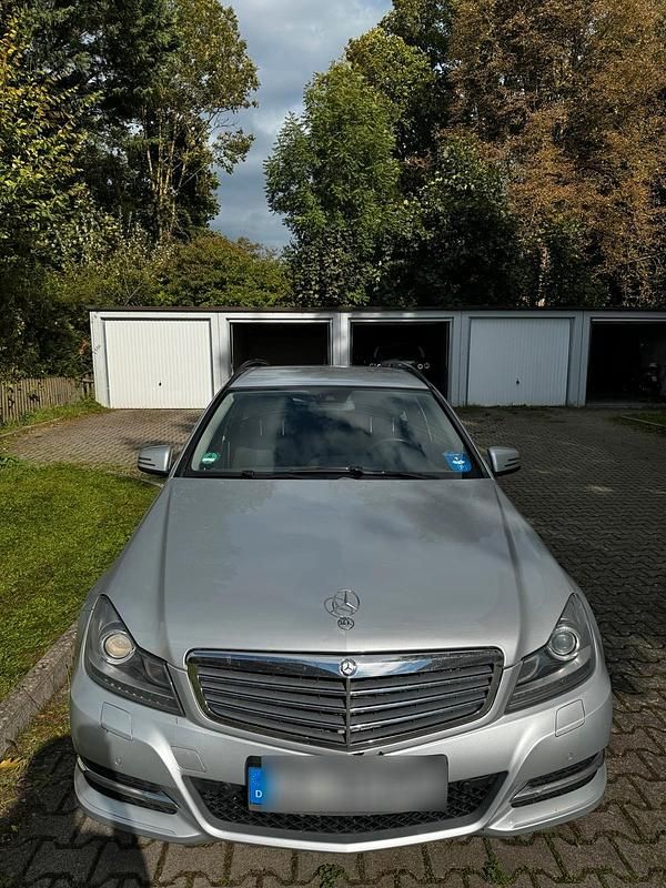 Grau Gebraucht 2012 Mercedes C220 Limousine | 4.500 € (Superpreis) - Bild 1/4