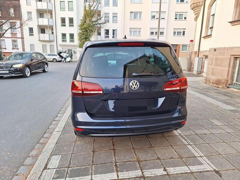 Gebraucht VW Sharan Comfortline 184 PS (135 kW) 2015 Blau Van / Kleinbus