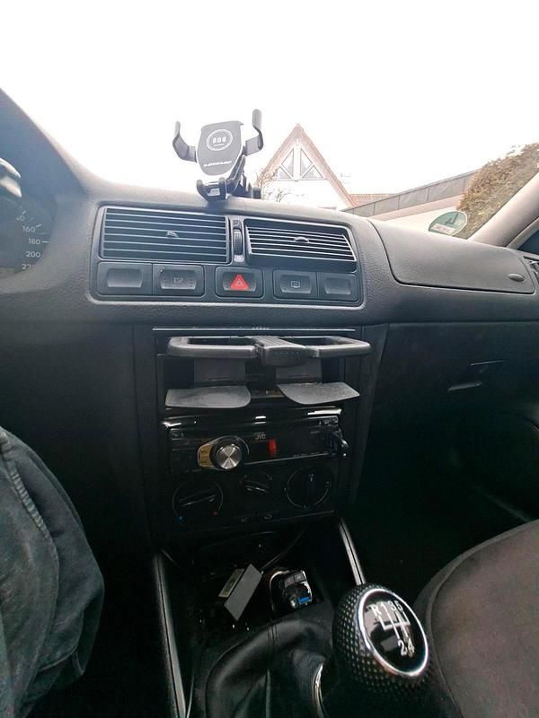 Gebraucht VW Golf IV 75 PS (55 kW) 2001 Silber Kleinwagen