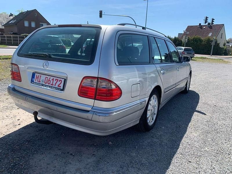 Occasion Mercedes E240 Elegance 170 ch (125 kW) 2000 Argent Break