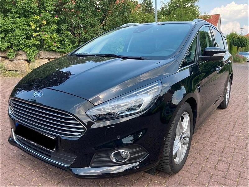 Gebraucht Ford S-MAX Titanium 165 PS (121 kW) 2019 Schwarz Van / Kleinbus