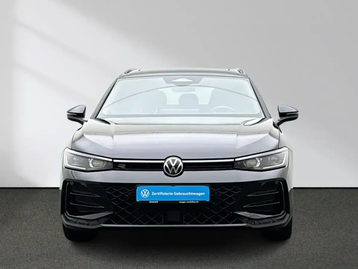 Gebraucht VW Passat R-line 150 PS (110 kW) 2025 Schwarz Kombi