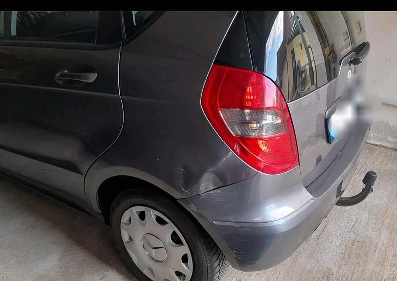Gebraucht Mercedes A180 115 PS (84 kW) 2012 Grau Kleinwagen