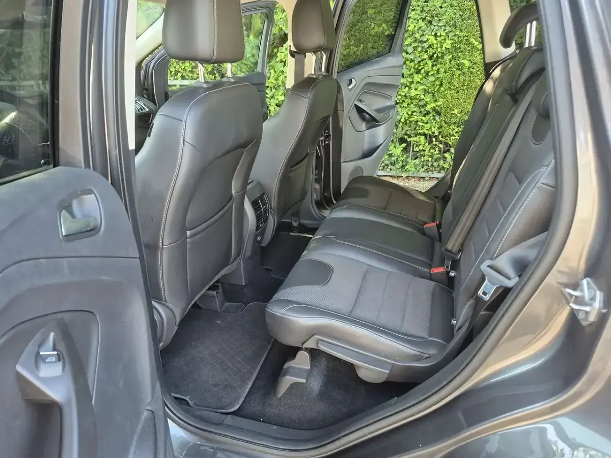 Gebraucht Ford Kuga Titanium 150 PS (110 kW) 2015 Grau SUV