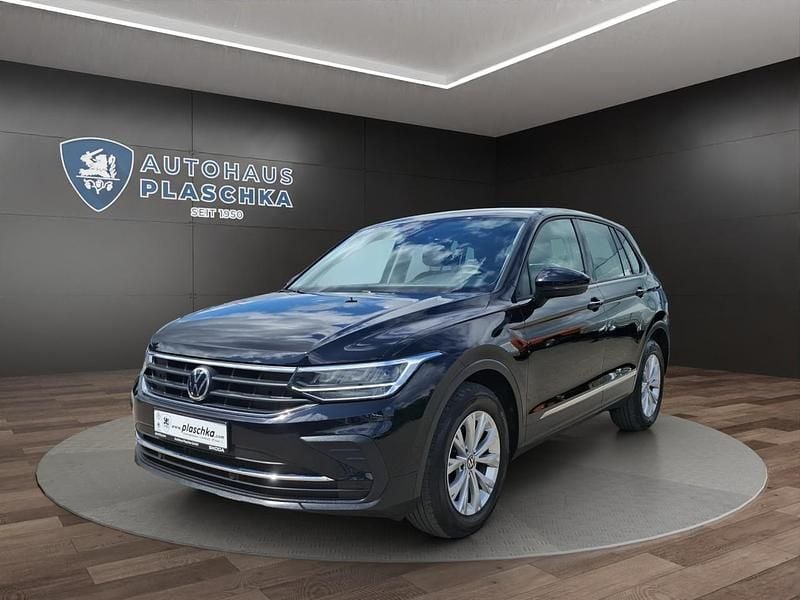 Deep black perleffekt (schwarz) Gebraucht 2020 VW Tiguan SUV | 23.950 € (Superpreis) - Bild 1/4