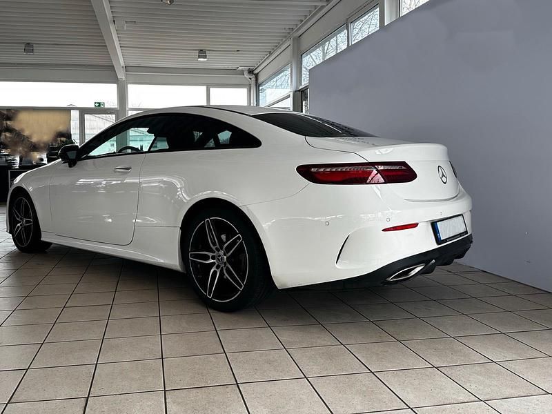 Gebraucht Mercedes E300 258 PS (189 kW) 2019 Weiß Coupé