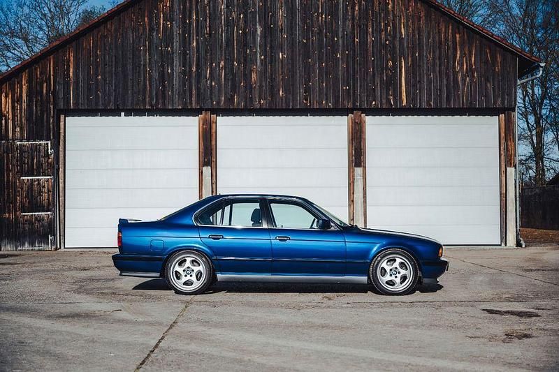 Używany BMW M5 Performance 340 KM (250 kW) 1992 Niebieski Kombi
