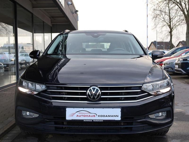 Gebraucht VW Passat 150 PS (110 kW) 2022 Schwarz Kombi