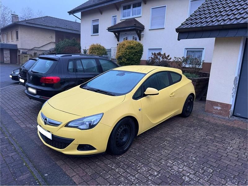 Gebraucht Opel Astra GTC 179 PS (131 kW) 2011 Gelb Coupé