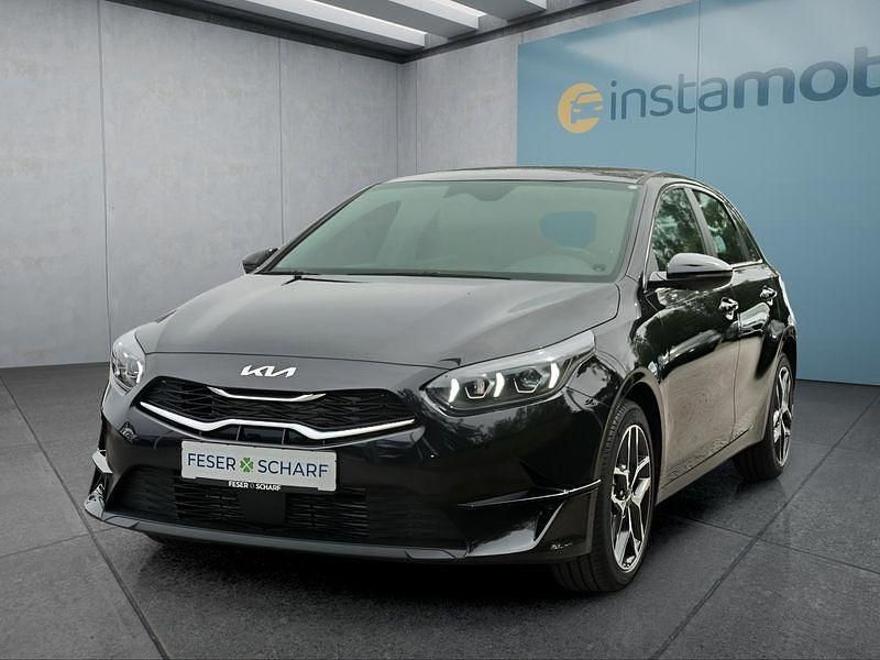 Schwarz Neu 2025 Kia Ceed 4 Kleinwagen | 27.199 € (Fairer Preis) - Bild 1/4