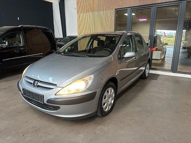 Grau Gebraucht 2005 Peugeot 307 Tendance Limousine | 2.990 € (Fairer Preis) - Bild 1/4