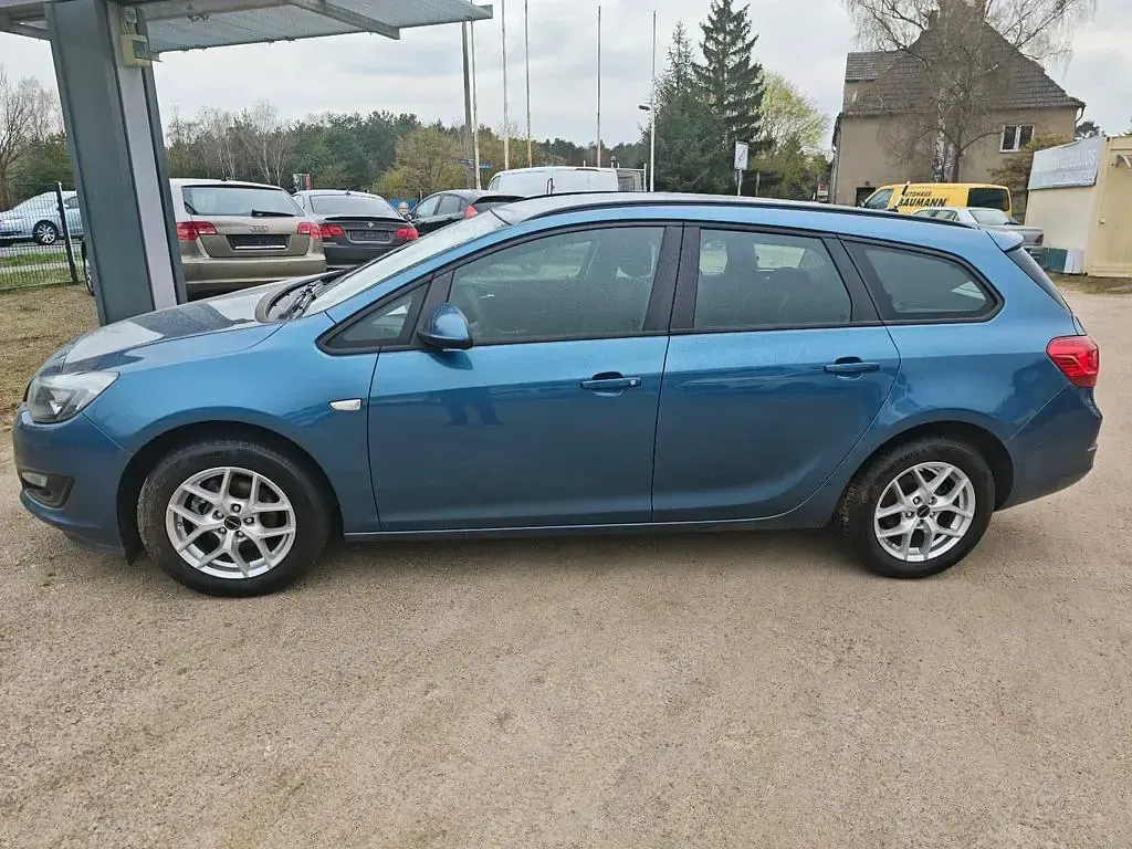 Gebraucht Opel Astra Selection 116 PS (85 kW) 2014 Blau Kombi
