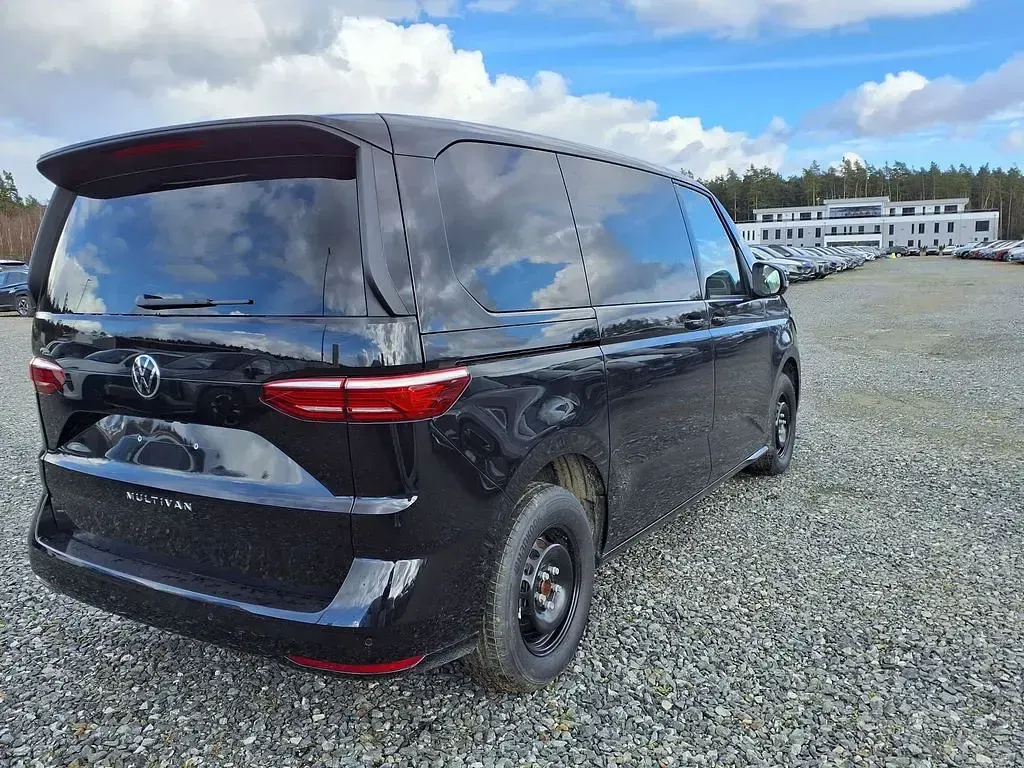 Neu VW T7 150 PS (110 kW) 2026 Grau Van
