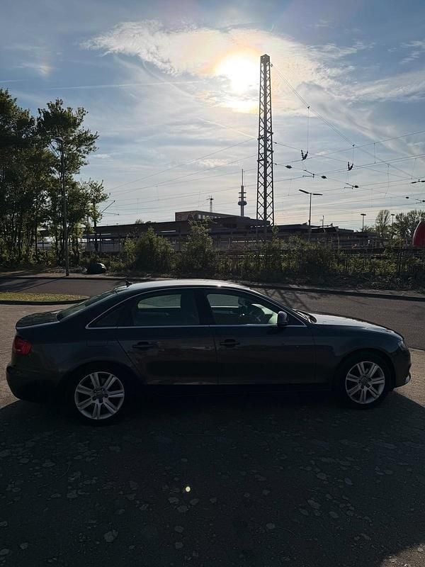 Second-hand Audi A4 164 CP (120 kW) 2009 Gri Berlinǎ