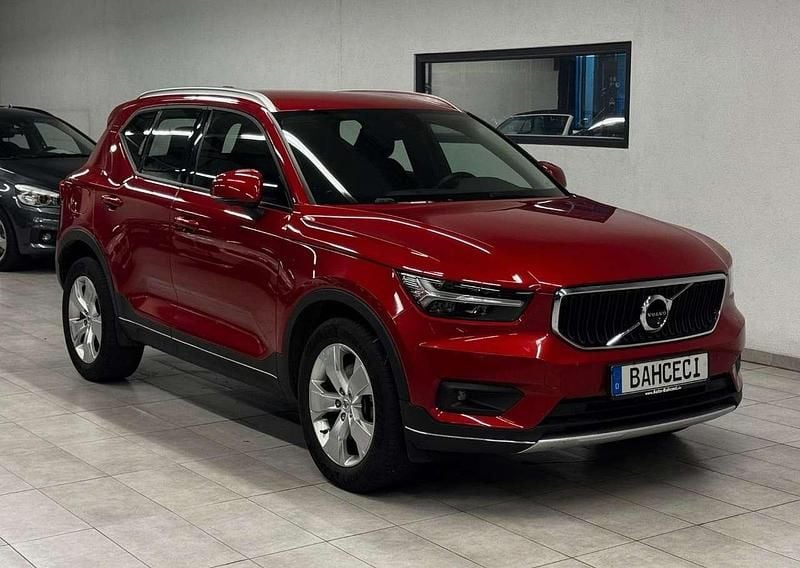 Rot Gebraucht 2018 Volvo XC40 Momentum SUV | 25.800 € (Guter Preis) - Bild 1/3