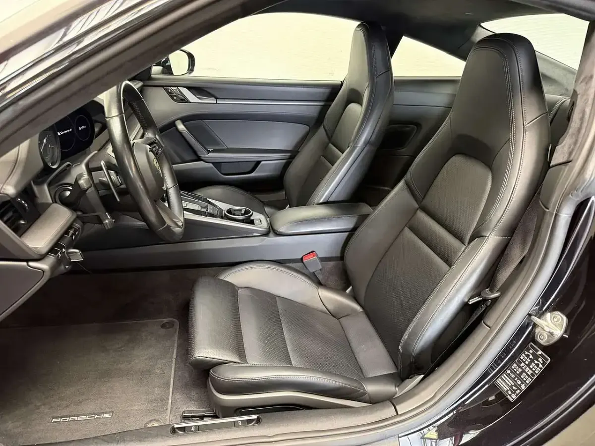 Gebraucht Porsche 911 Carrera 4 385 PS (283 kW) 2020 Tiefschwarz Coupé