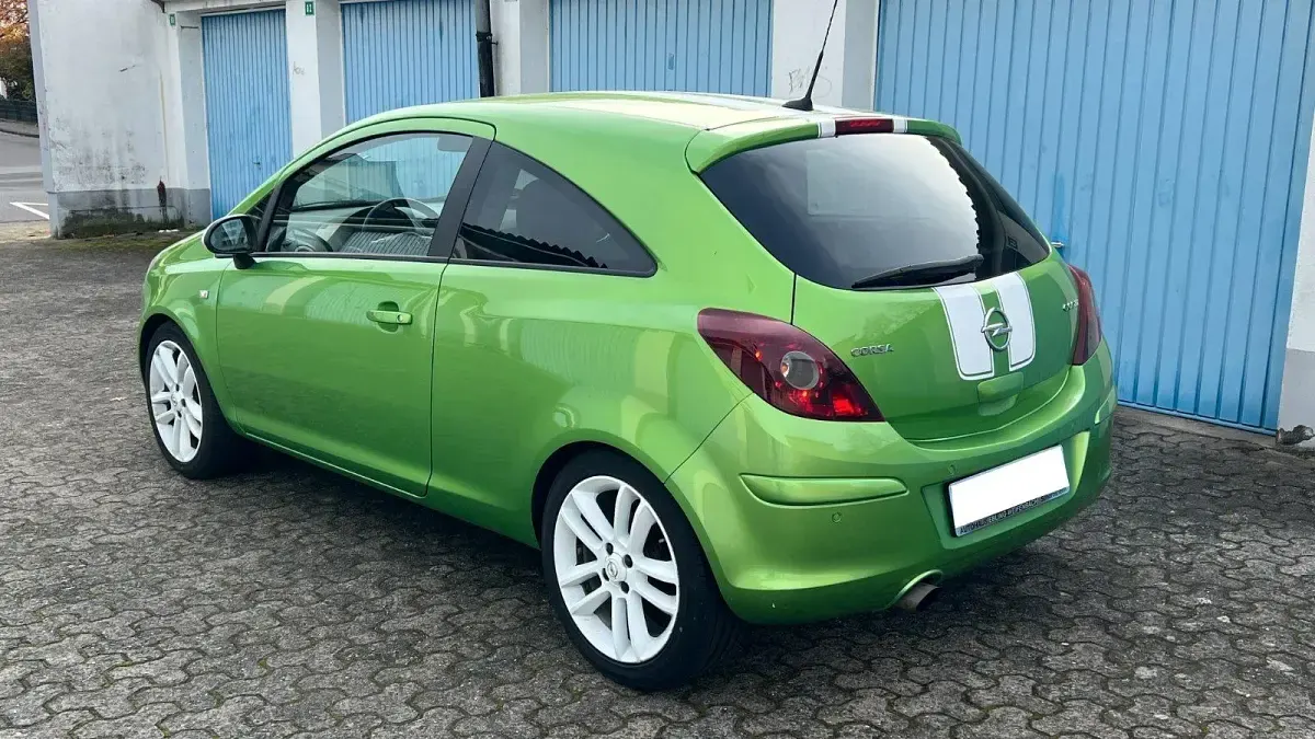 Gebraucht Opel Corsa 85 PS (62 kW) 2011 Grün Kleinwagen