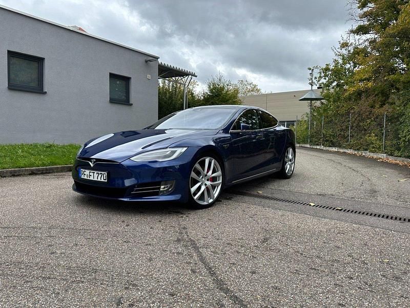 Blau Gebraucht 2016 Tesla Model S Performance Kleinwagen | 26.999 € (Etwas zu teuer) - Bild 1/4
