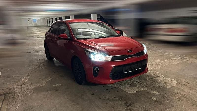 Second-hand Kia Rio 84 CP (61 kW) 2018 Roșu Berlinǎ