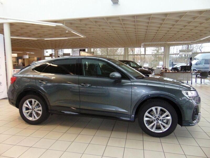 Grau Gebraucht 2024 Audi Q3 Sportback S-Line SUV | 43.490 € (Fairer Preis) - Bild 1/4