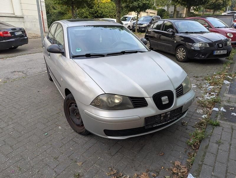 Silber Gebraucht 2002 Seat Ibiza Limousine | 475 € (Superpreis) - Bild 1/4