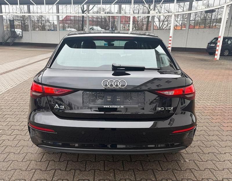 Gebraucht Audi A3 Basis 116 PS (85 kW) 2023 Schwarz Limousine