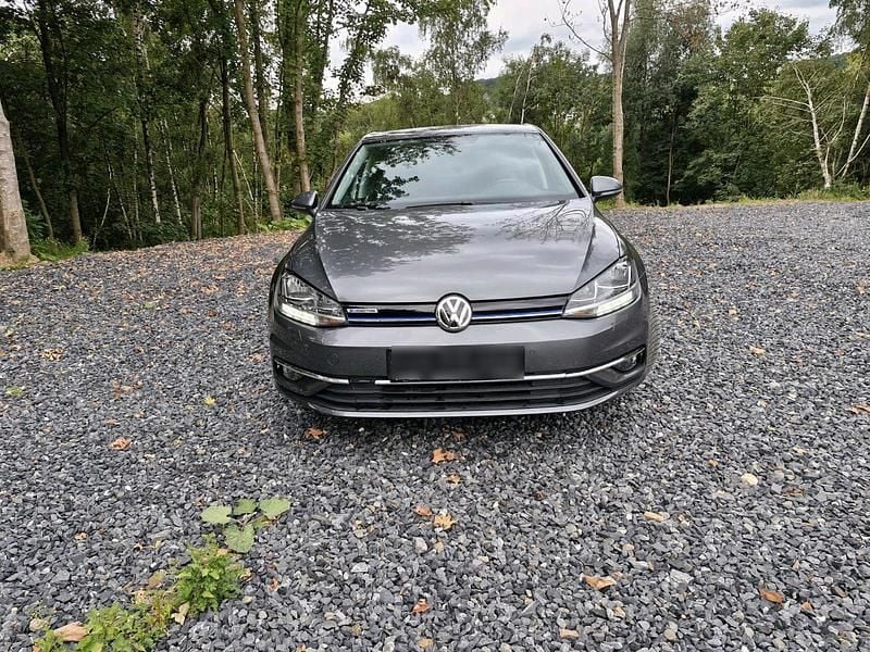 Grau Gebraucht 2018 VW Golf VII Join Kleinwagen | 11.000 € (Superpreis) - Bild 1/4