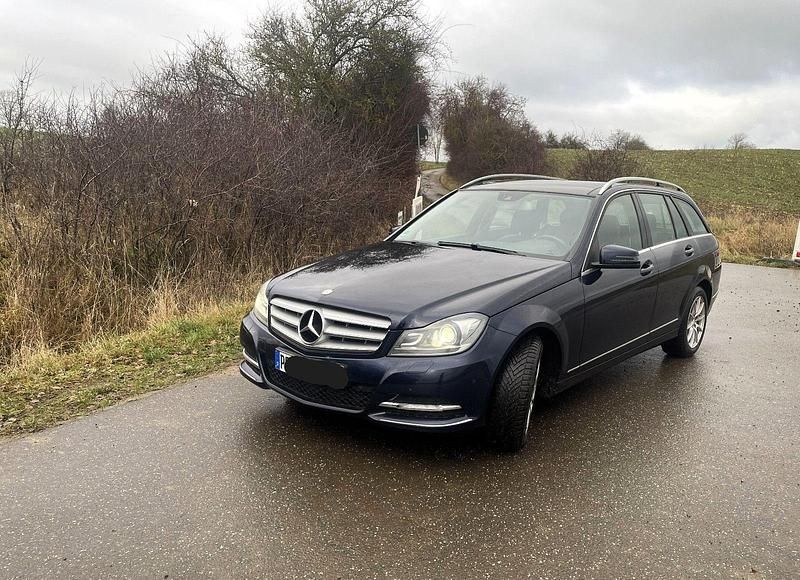 Gebraucht Mercedes C250 Elegance 204 PS (150 kW) 2013 Blau Kombi