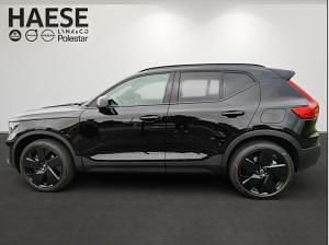 Neu Volvo XC40 Plus 163 PS (119 kW) 2026 Schwarz (onyx black metallic) SUV