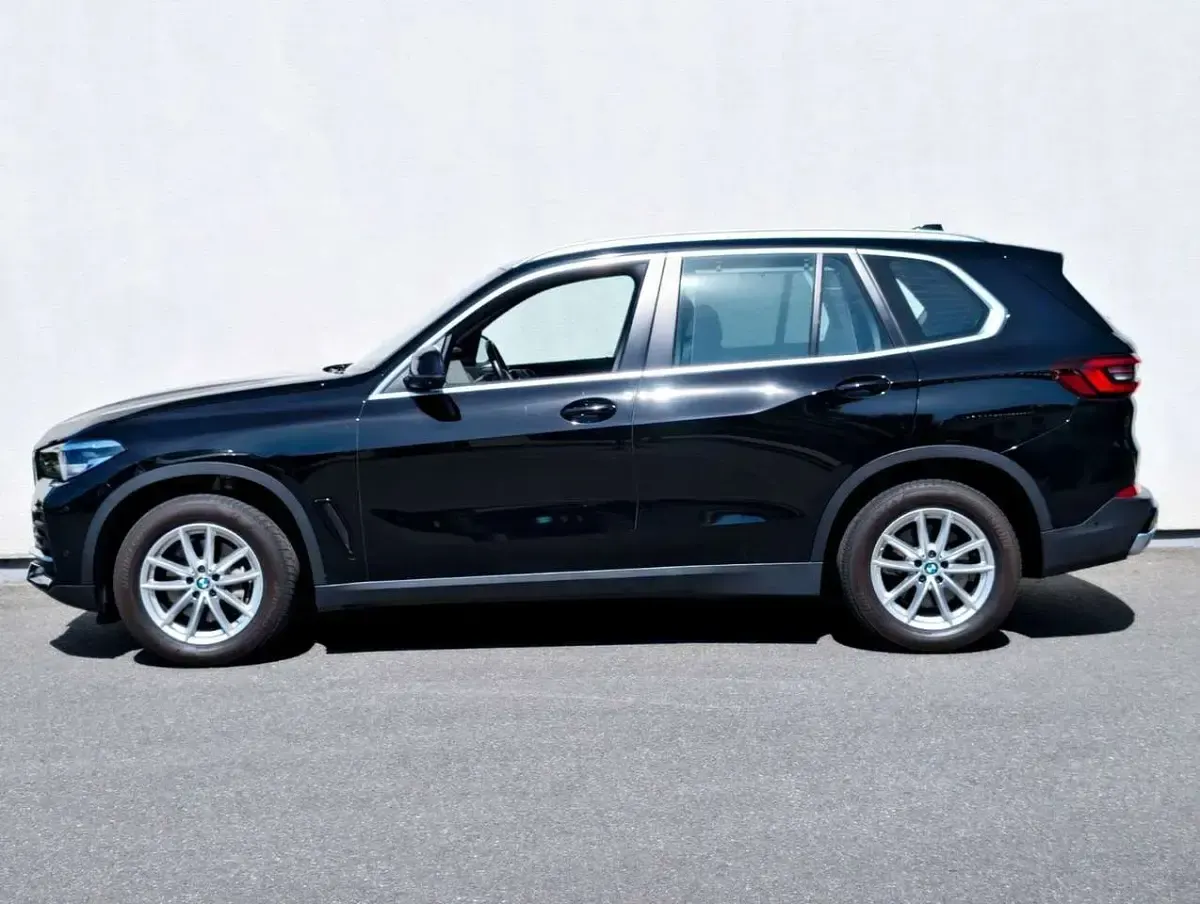 Gebraucht BMW X5 Sport Line 286 PS (210 kW) 2023 Schwarz ii/bonnet fluid black SUV