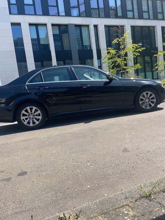 Gebraucht Mercedes E220 Elegance 170 PS (125 kW) 2014 Schwarz Limousine