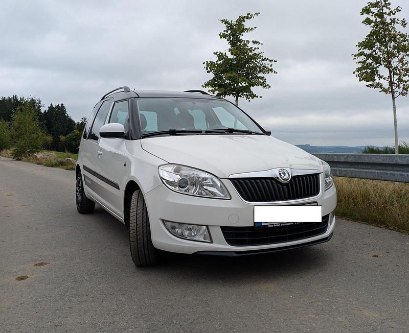 Weiß Gebraucht 2012 Skoda Roomster Plus Edition Kombi | 2.500 € (Superpreis) - Bild 1/4